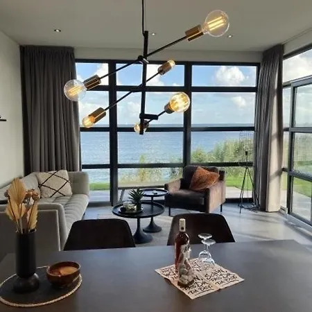 Enkhuizer Strandmuschel Erste Reihe Hausnr 215 *